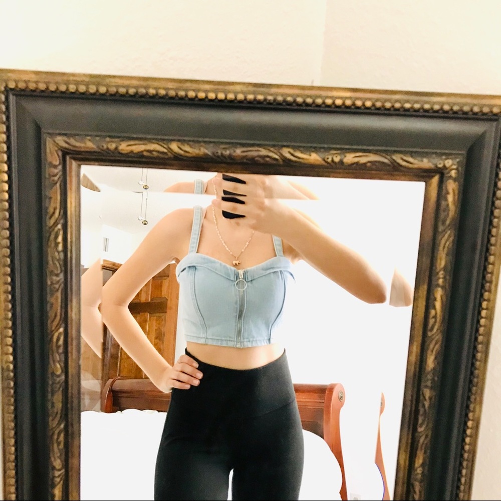 DENIM CROP TANK WOTH CIRCLE ZIPPER FROM FOREVER 21
